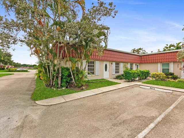 341 A Covered Bridge Boulevard, Lake Worth FL 33467 - Lake Worth, FL - Photo 2