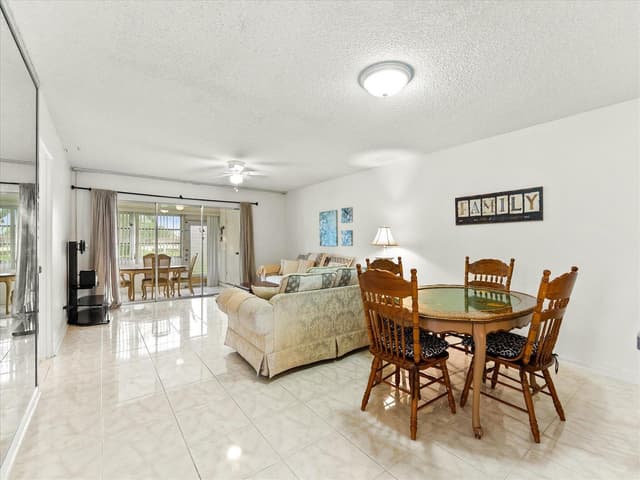 341 A Covered Bridge Boulevard, Lake Worth FL 33467 - Lake Worth, FL - Photo 3