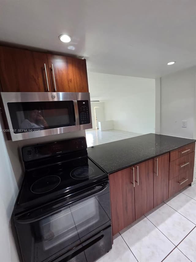 1885 NE 121st St # 8, North Miami FL 33181 - North Miami, FL - Photo 4