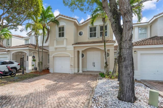 4873 NW 107th Path, Doral FL 33178 - Doral, FL - Photo 3