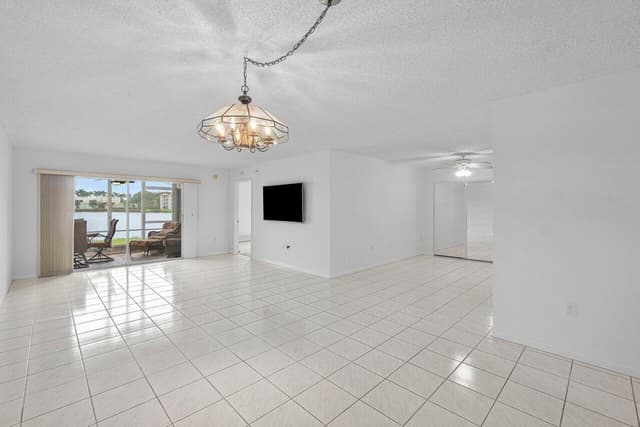 6112 Huntwick Terrace # 102, Delray Beach FL 33484 - Delray Beach, FL - Photo 4