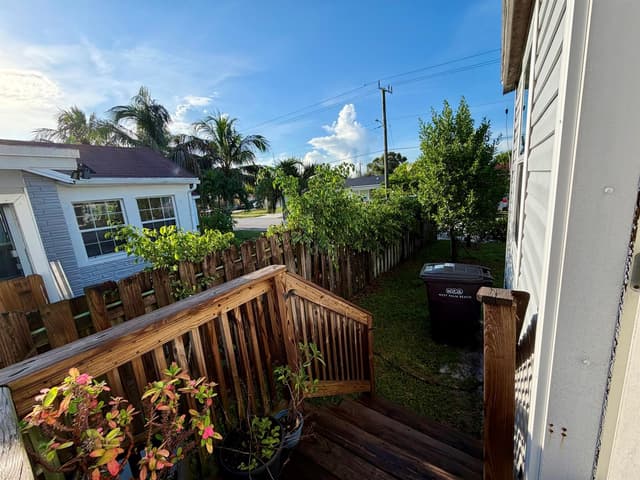 755 RIDGEWOOD Drive, West Palm Beach FL 33405 - West Palm Beach, FL - Photo 2