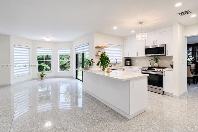 13041 NW 11th Ter, Miami FL 33182 - Miami, FL - Photo 7