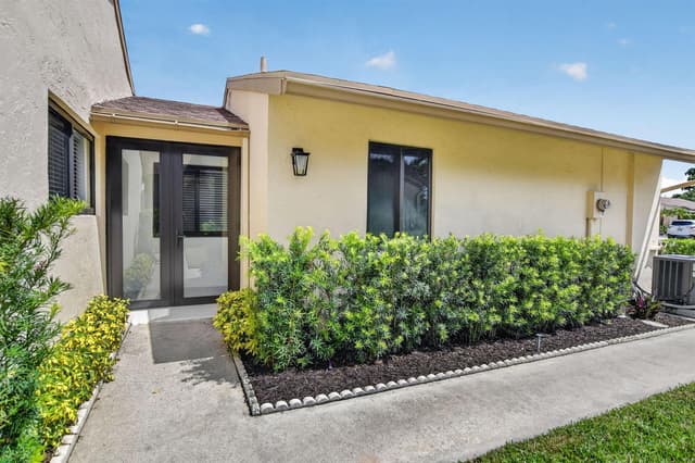 818 NW 26th Avenue, Delray Beach FL 33445 - Delray Beach, FL - Photo 2