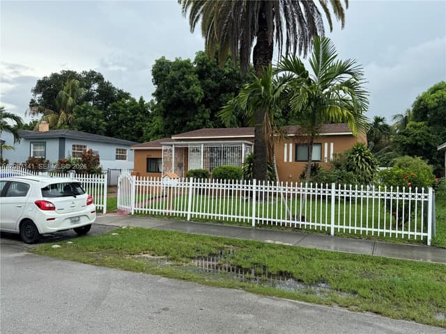 1077 NE 157th Ter, North Miami Beach FL 33162 - North Miami Beach, FL - Photo 2