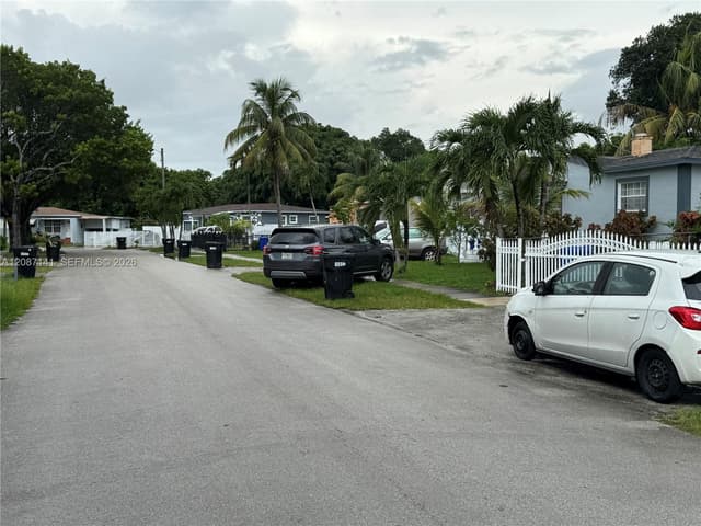 1077 NE 157th Ter, North Miami Beach FL 33162 - North Miami Beach, FL - Photo 5