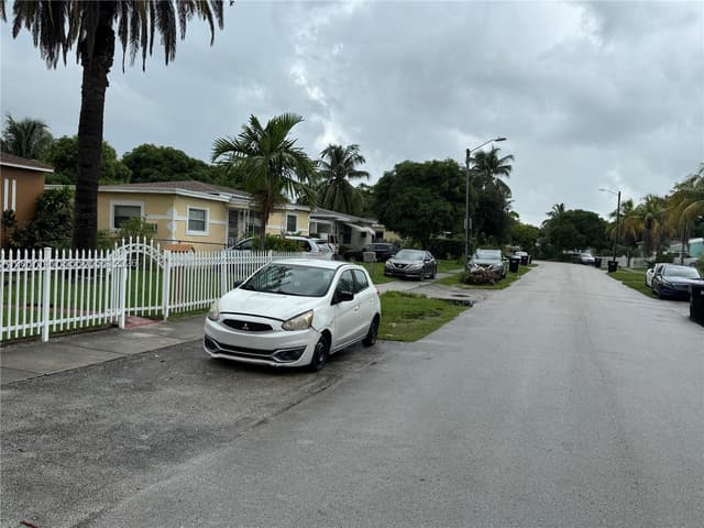1077 NE 157th Ter, North Miami Beach FL 33162 - North Miami Beach, FL - Photo 4