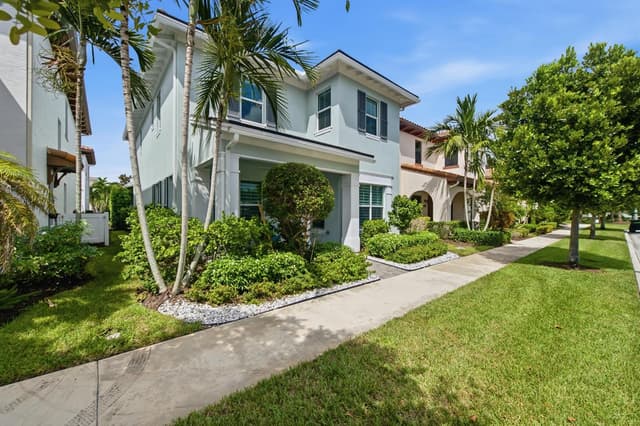 8015 Hobbes Way, Palm Beach Gardens FL 33418 - Palm Beach Gardens, FL - Photo 2