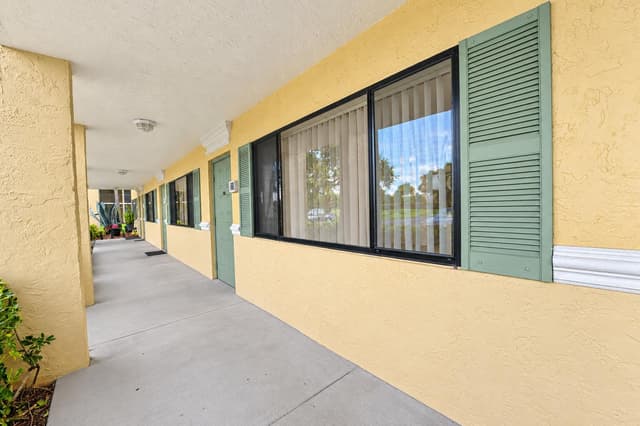 1604 Meadows Circle W, Boynton Beach FL 33436 - Boynton Beach, FL - Photo 3