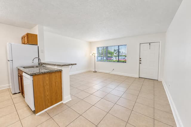 1604 Meadows Circle W, Boynton Beach FL 33436 - Boynton Beach, FL - Photo 5