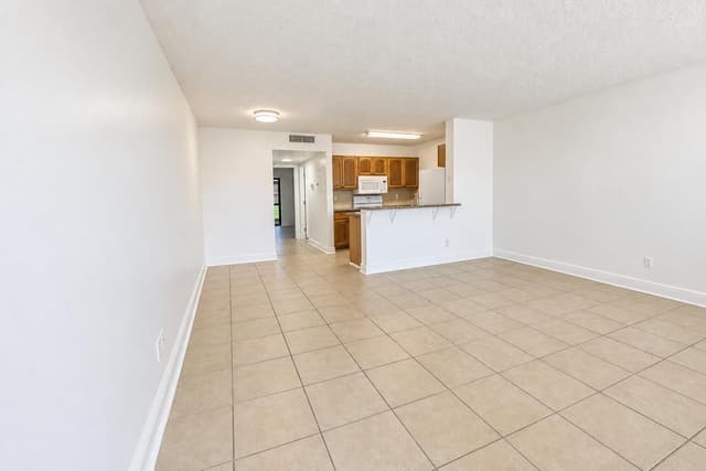 1604 Meadows Circle W, Boynton Beach FL 33436 - Boynton Beach, FL - Photo 4