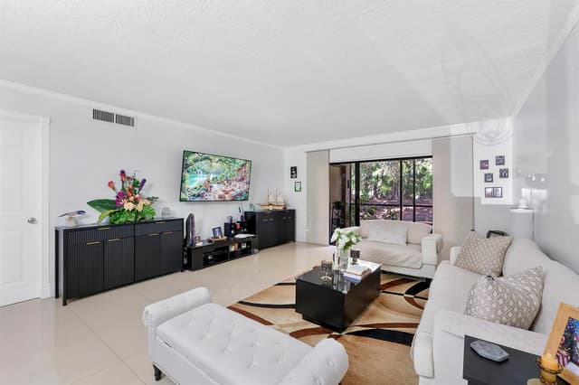 435 LAKEVIEW Drive # 104, Weston FL 33326 - Weston, FL - Photo 6