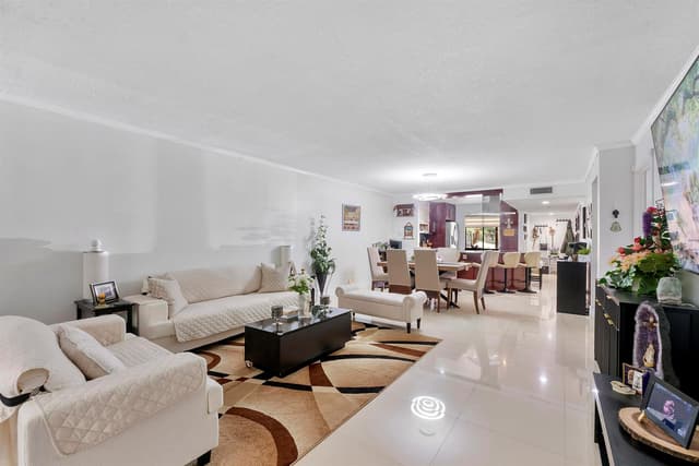 435 LAKEVIEW Drive # 104, Weston FL 33326 - Weston, FL - Photo 7