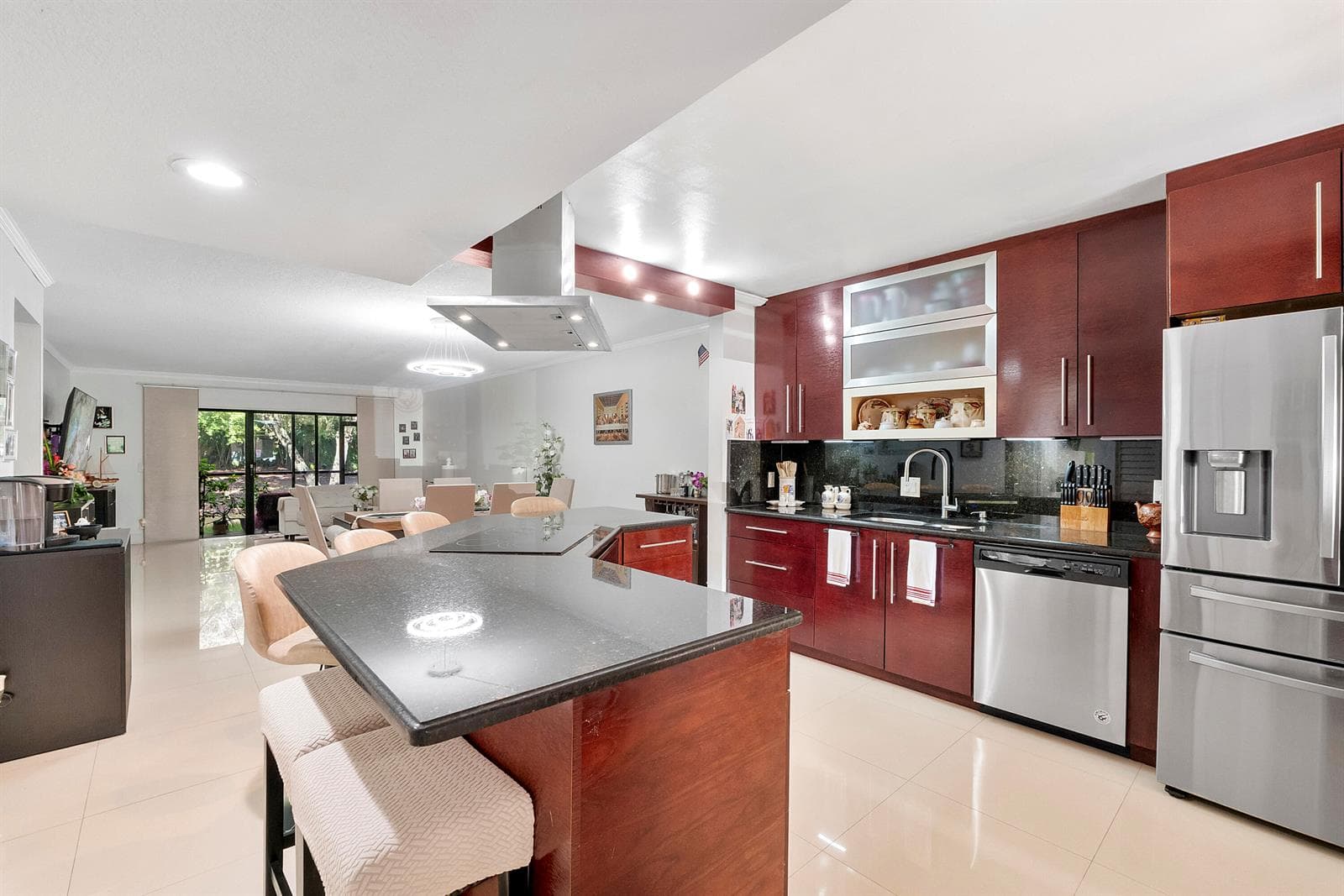 435 LAKEVIEW Drive # 104, Weston FL 33326