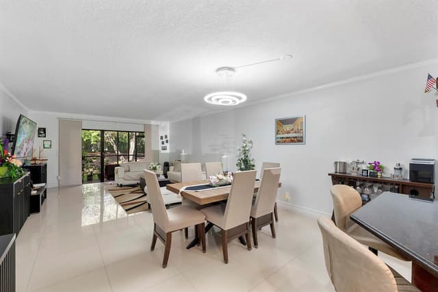 435 LAKEVIEW Drive # 104, Weston FL 33326 - Weston, FL - Photo 5