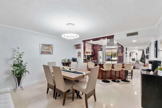 435 LAKEVIEW Drive # 104, Weston FL 33326 - Weston, FL - Photo 4