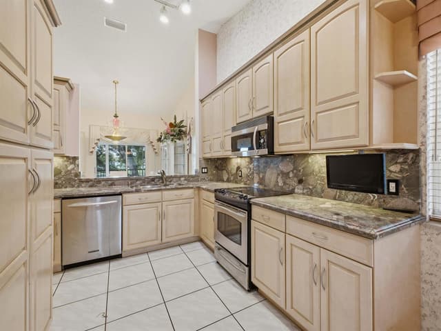 7881 WHISPERING PALMS Drive # 202, Boynton Beach FL 33437 - Boynton Beach, FL - Photo 7