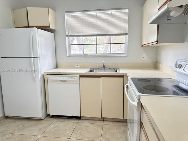 631 Cypress Lake Blvd # H17, Deerfield Beach FL 33064 - Deerfield Beach, FL - Photo 3