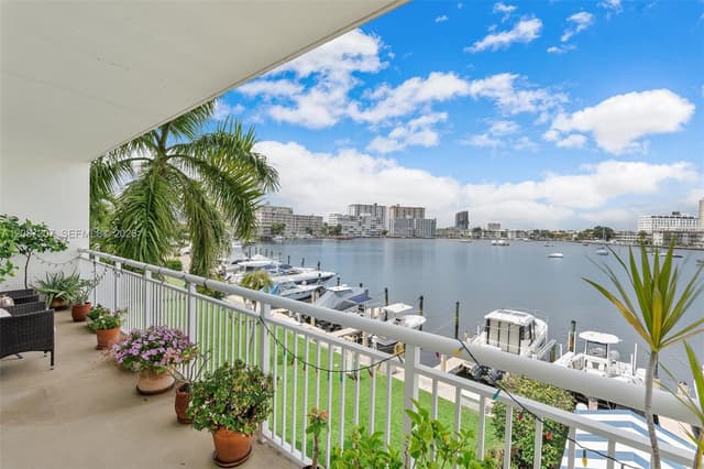 126 Golden Isles Dr # 34A, Hallandale Beach FL 33009 - Hallandale Beach, FL - Photo 2