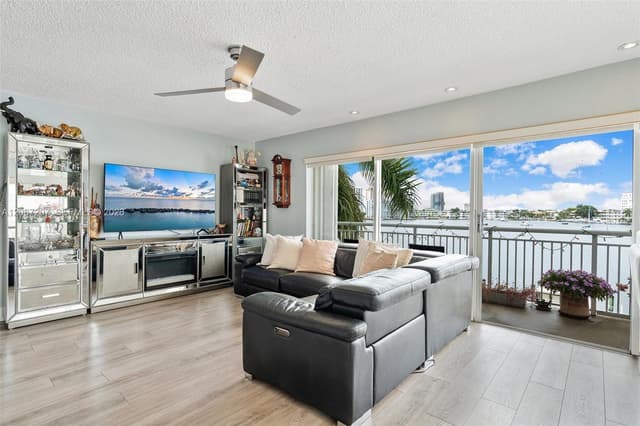 126 Golden Isles Dr # 34A, Hallandale Beach FL 33009 - Hallandale Beach, FL - Photo 7