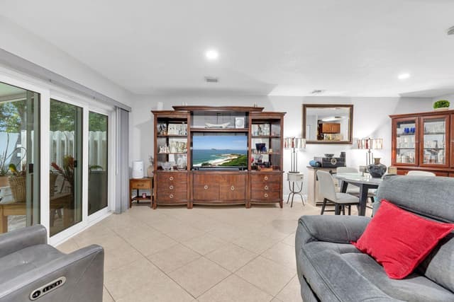 1375 SW 48th Terrace, Deerfield Beach FL 33442 - Deerfield Beach, FL - Photo 5