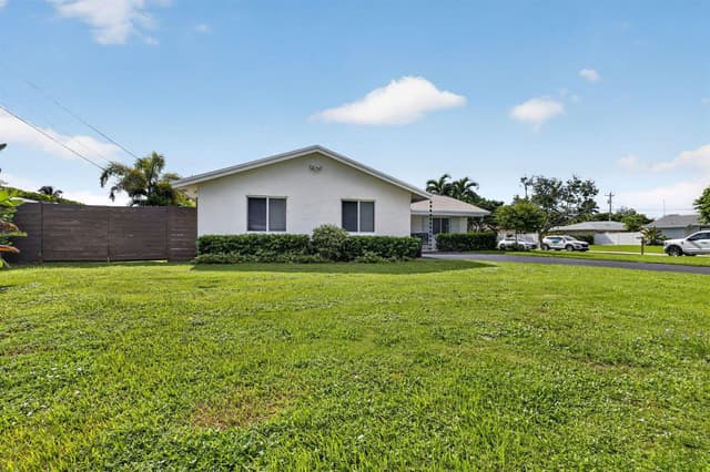 617 Heron Drive, Delray Beach FL 33444 - Delray Beach, FL - Photo 2