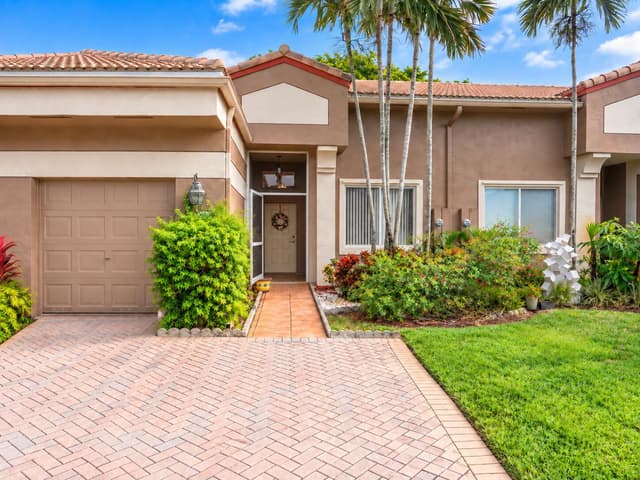 10164 LOMBARDY Drive, Tamarac FL 33321 - Tamarac, FL - Photo 2
