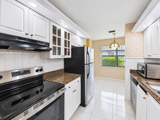 4948 Regina Court, West Palm Beach FL 33415 - West Palm Beach, FL - Photo 4