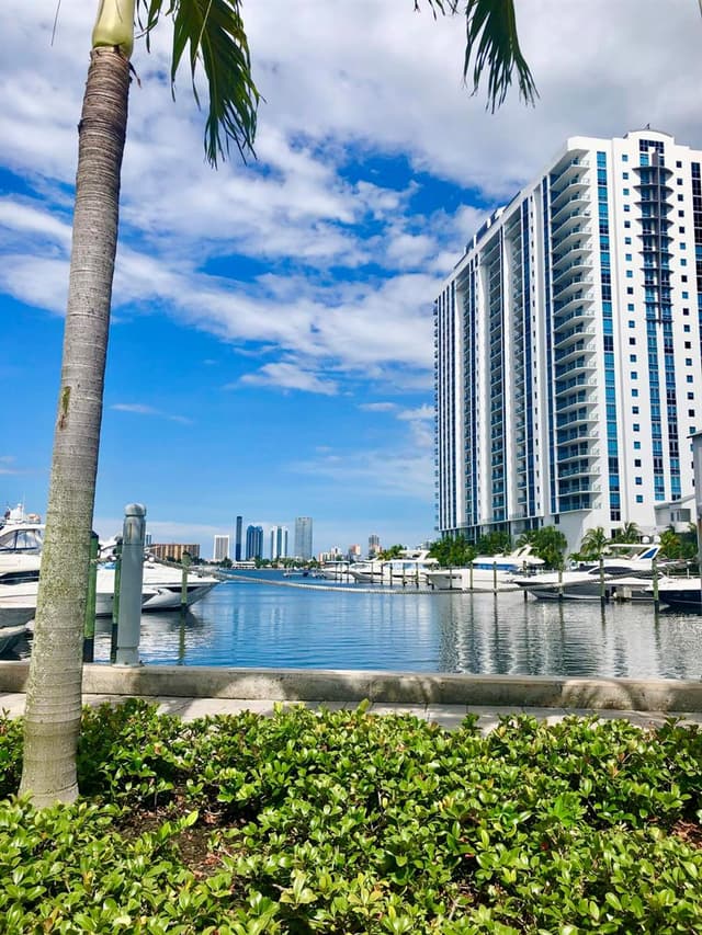 17111 BISCAYNE Boulevard # 1903, North Miami Beach FL 33160 - North Miami Beach, FL - Photo 2