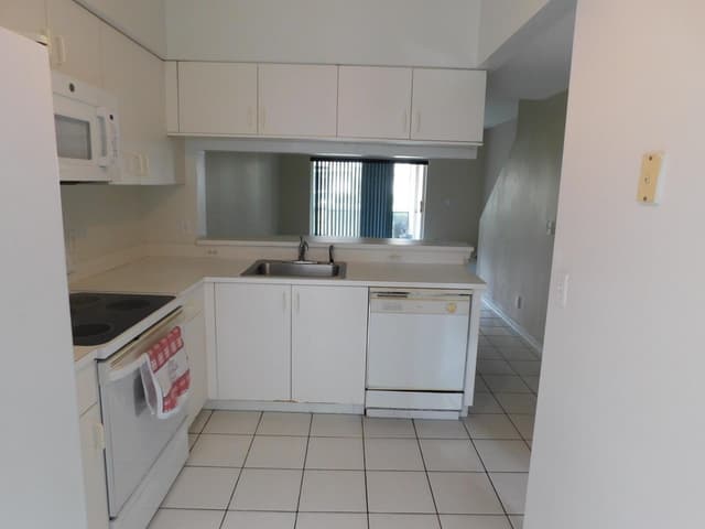 50 Simonton Circle, Weston FL 33326 - Weston, FL - Photo 7