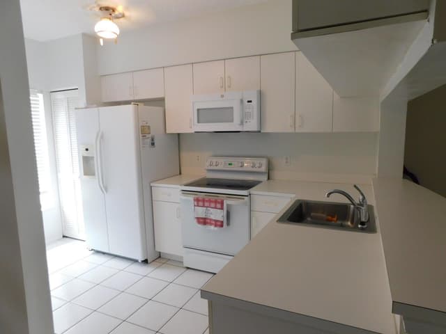 50 Simonton Circle, Weston FL 33326 - Weston, FL - Photo 5