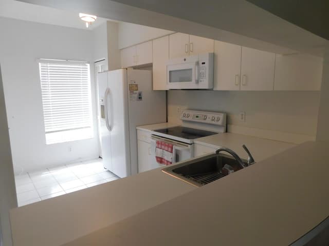50 Simonton Circle, Weston FL 33326 - Weston, FL - Photo 4