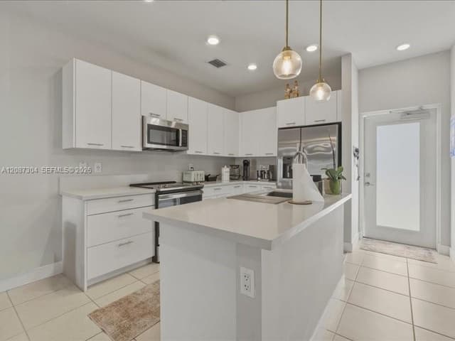 8201 NW 41st St # 205, Doral FL 33166 - Doral, FL - Photo 2