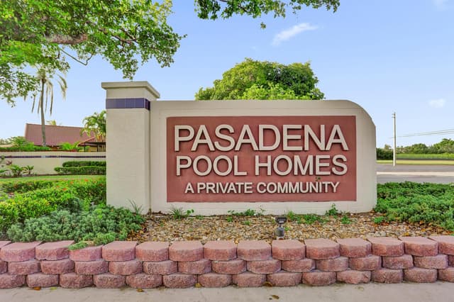 11330 SW 8th Place, Pembroke Pines FL 33025 - Pembroke Pines, FL - Photo 2