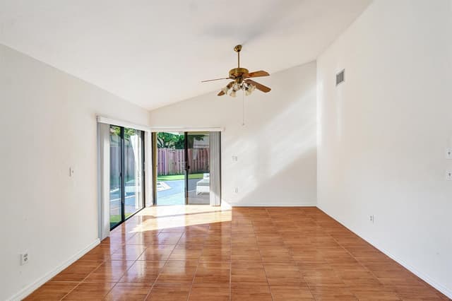 11330 SW 8th Place, Pembroke Pines FL 33025 - Pembroke Pines, FL - Photo 7