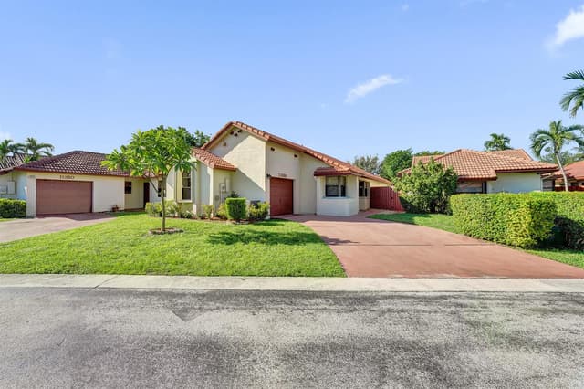 11330 SW 8th Place, Pembroke Pines FL 33025 - Pembroke Pines, FL - Photo 3