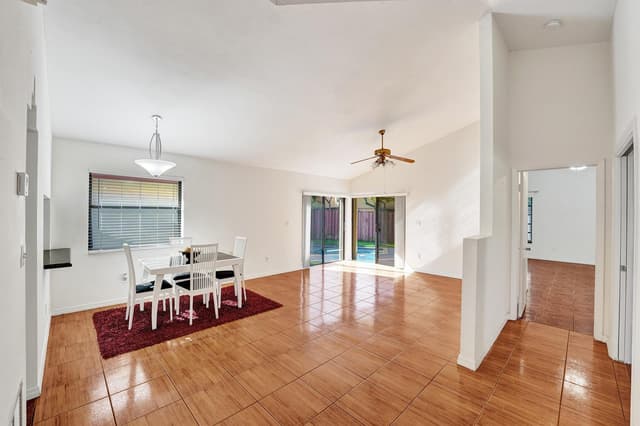 11330 SW 8th Place, Pembroke Pines FL 33025 - Pembroke Pines, FL - Photo 5