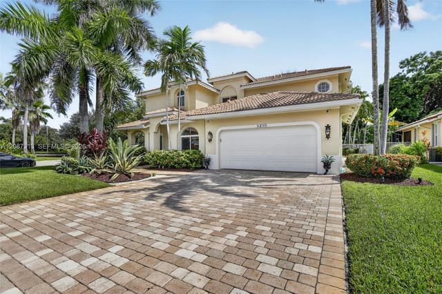 8210 Phoenician Court, Davie FL 33328 - Davie, FL - Photo 4