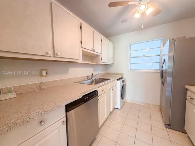 400 SW Golfview Ter # 112, Boynton Beach FL 33426 - Boynton Beach, FL - Photo 2