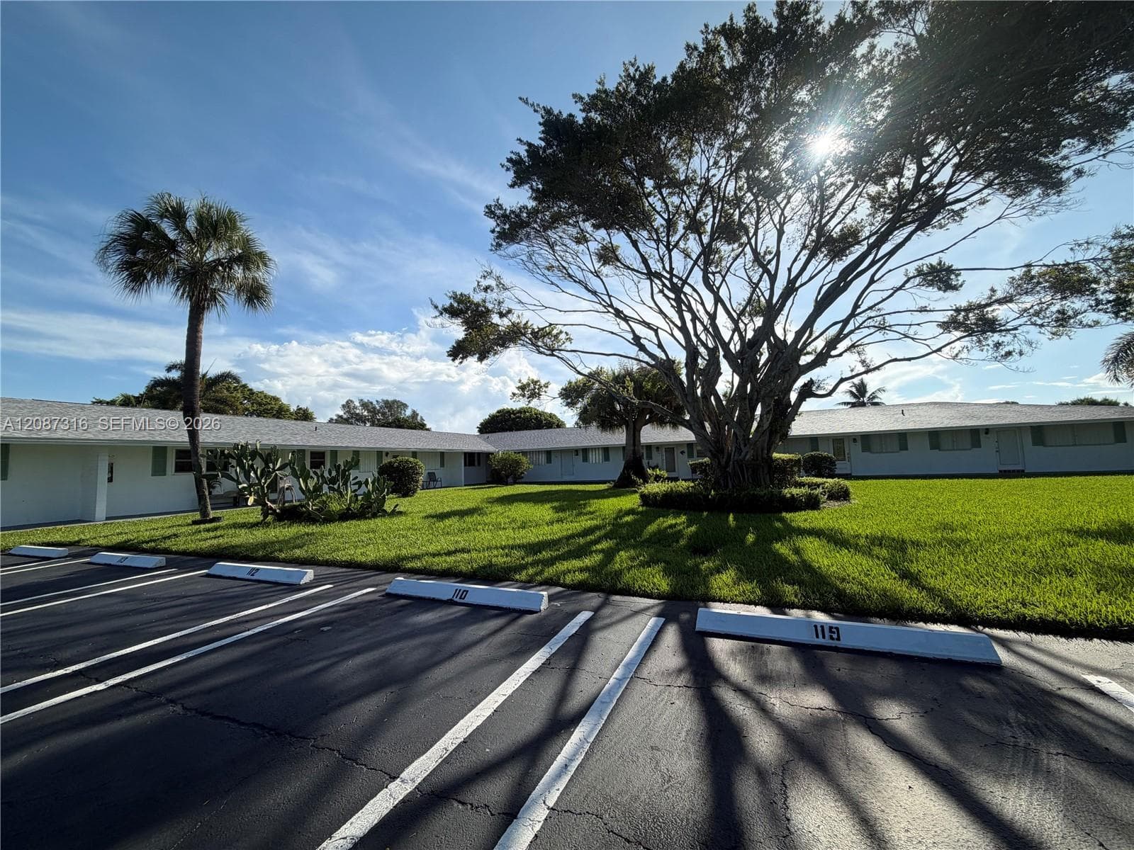 400 SW Golfview Ter # 112, Boynton Beach FL 33426 - Boynton Beach, FL - Photo 1