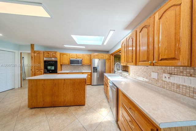 4391 SW 77th Ave, Davie FL 33328 - Davie, FL - Photo 5