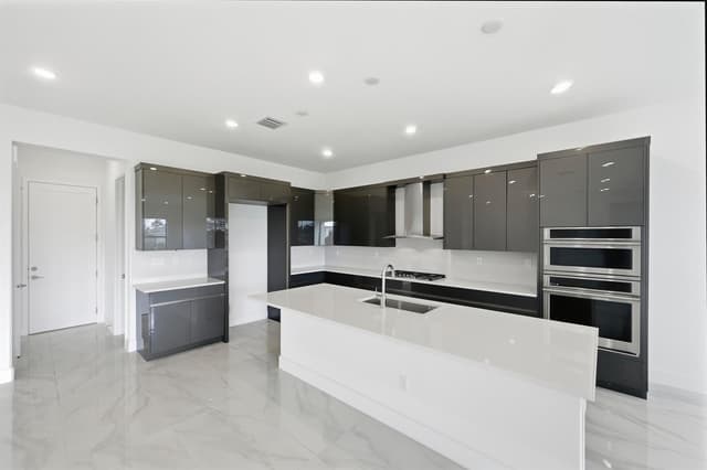 7707 Laurel Park Drive, Lake Worth FL 33449 - Lake Worth, FL - Photo 2