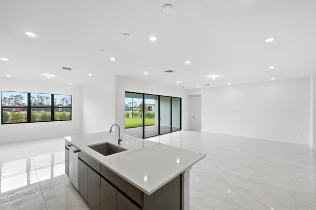 7707 Laurel Park Drive, Lake Worth FL 33449 - Lake Worth, FL - Photo 5