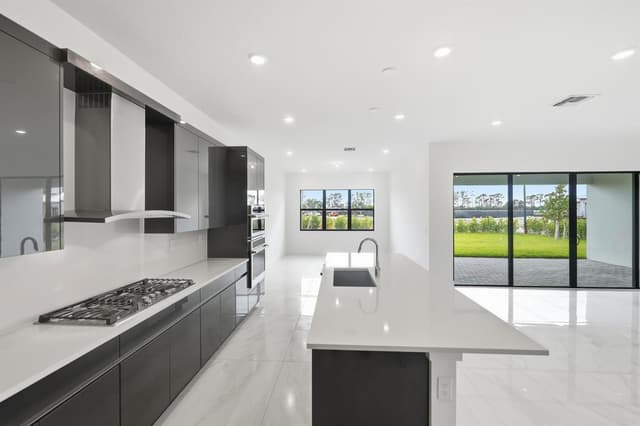 7707 Laurel Park Drive, Lake Worth FL 33449 - Lake Worth, FL - Photo 4