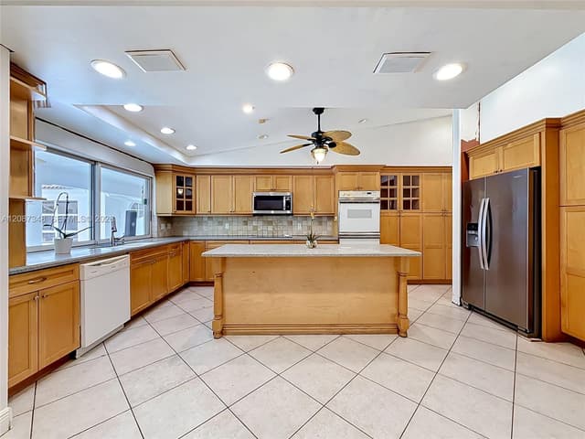 7790 SW 91st Ave, Miami FL 33173 - Miami, FL - Photo 4