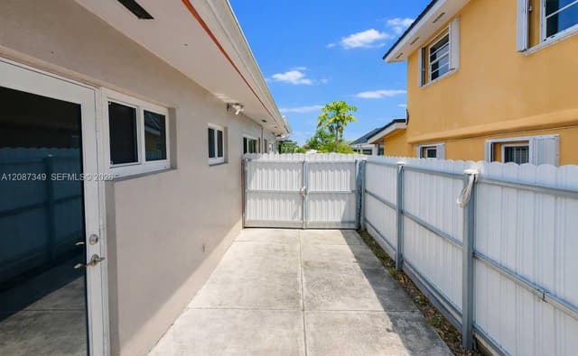 11231 NW 60th Ct, Hialeah FL 33012 - Hialeah, FL - Photo 6
