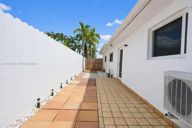 11231 NW 60th Ct, Hialeah FL 33012 - Hialeah, FL - Photo 5