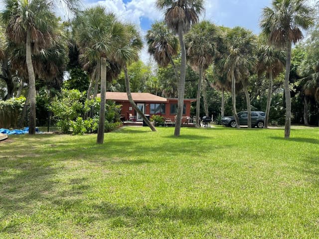 806 S LAKESIDE Drive, FL 33460 - Photo 2