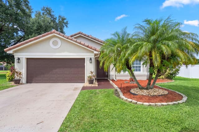 5851 Amethyst Court, Boynton Beach FL 33472 - Boynton Beach, FL - Photo 2