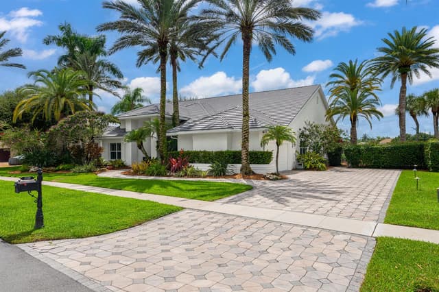 2339 Newbury Drive, Wellington FL 33414 - Wellington, FL - Photo 2